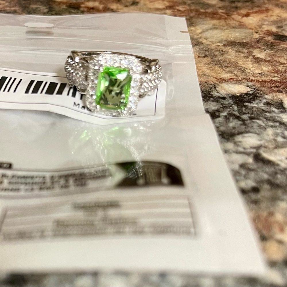 🔥2/$24 or 3/$30🔥Vintage Green Square cubic ziconia ring - Picture 8 of 9
